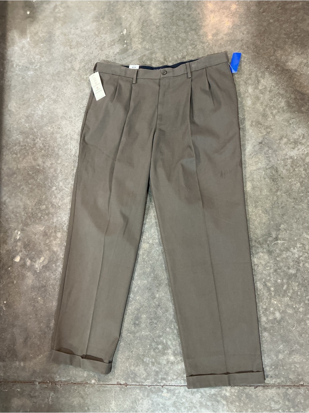 Dockers Relaxed Fit Pleated Dress Pants 40x34 Gray Stretch Comfort NWT Mens